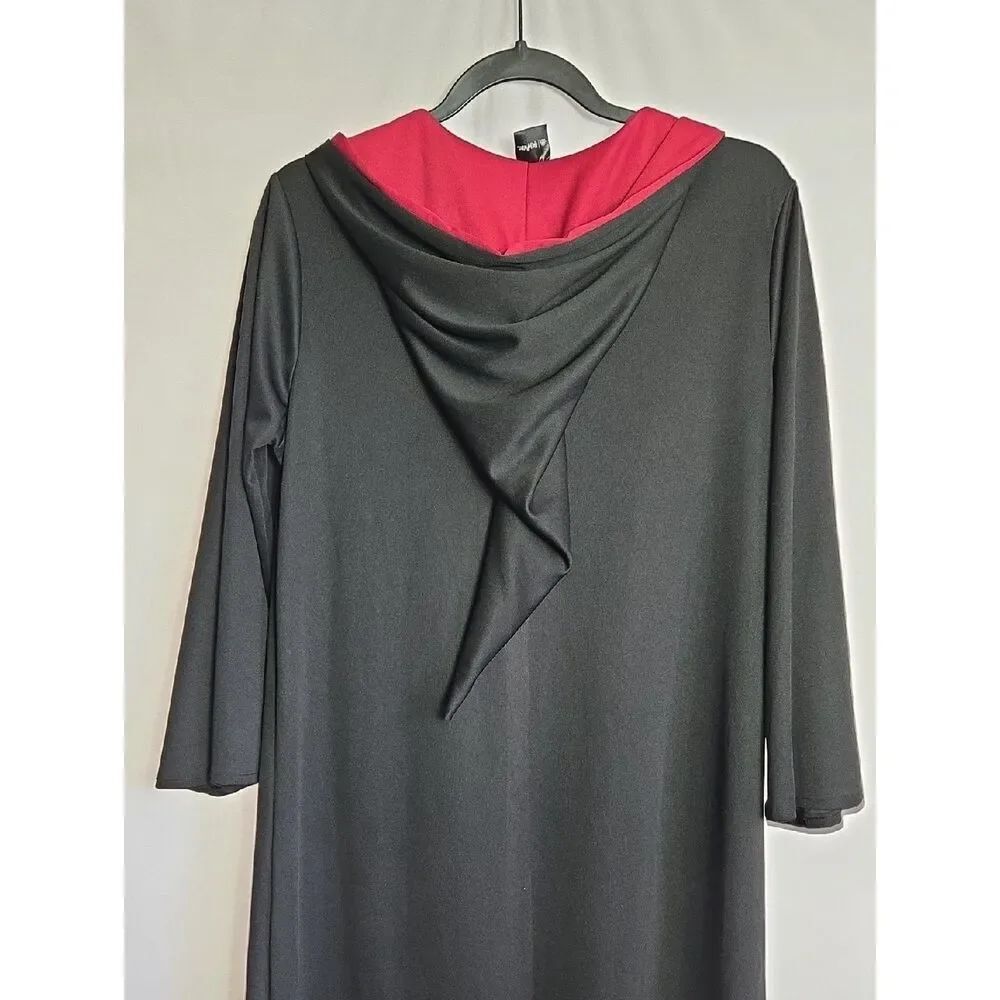 Harry Potter..Black Hooded Robe with Red Lining and Gryffindor Crest - Picture 8 of 13
